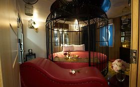 Cozi 9 Hotel - Theme Hotel